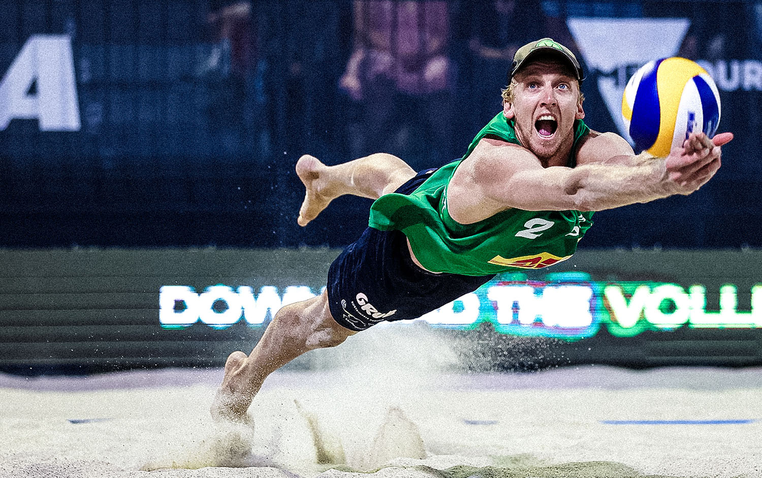 在球场下的 在球场下的